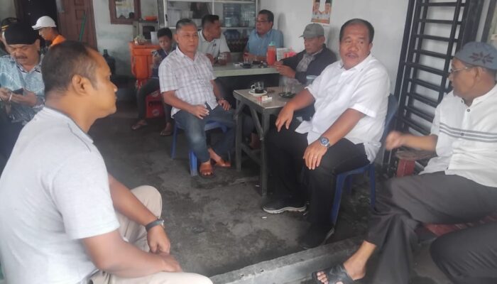 Setelah Memilih, Taufik Ngopi Bersama Warga