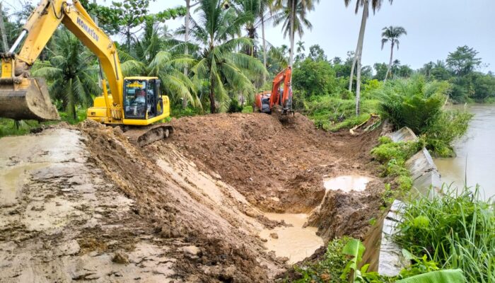 Tanggul Sungai Tamiang Di Kampung Raja Alami Kerusakan