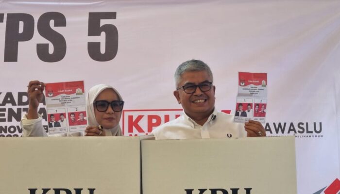 Bustami Hamzah Nyoblos Di Gampong Pineung