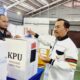 Diguyur Hujan, Ilyas Sitorus Tetap Antusias Gunakan Hak Pilih di TPS 3 Komplek Inalum Tg Gading
