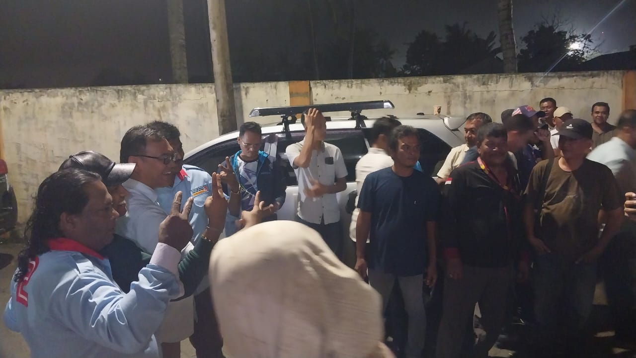 Asri Ludin Unggul Di TPS 02 Lubukpakam, Relawan Dan Warga Padati Aci Center