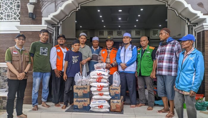 Baznas Tanggap Bencana Serahkan Bantuan Untuk Warga Terdampak Banjir