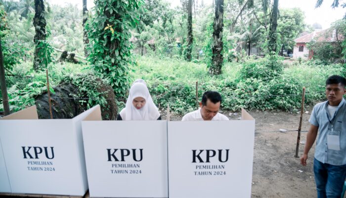 Cabup Palas Nomor 1, Putra Mahkota Mencoblos Di TPS 02 Desa Pasir Jae