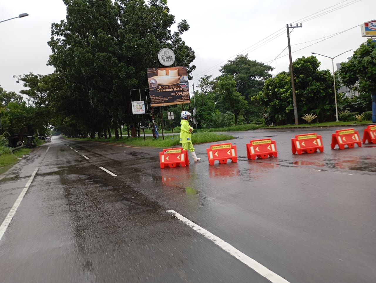 Jalan Arteri Menuju Bandara Kualanamu Terendam Banjir Jalan Arteri Menuju Bandara Kualanamu Terendam Banjir