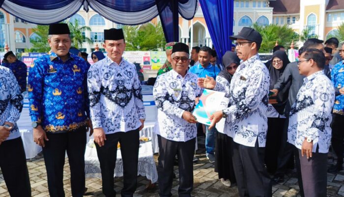Puluhan Guru Dan Kepala Sekolah Di Aceh Utara Dapat Penghargaan Dari Pj Bupati