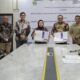 Foto Bersama PLN UID Sumatera Utara dengan Dinas Lingkungan Hidup Sumatera Utara. GM PLN UIDSU, Agus Kuswardoyo (tiga dari kanan) Kadis LHK Sumut, Ir. Yuliani Siregar (tengah).
