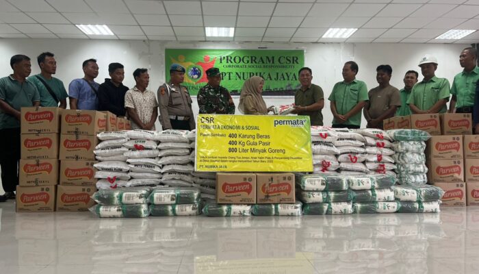 PT. Nubika Jaya Bagikan Bansos Ke Masyarakat Desa Sisumut