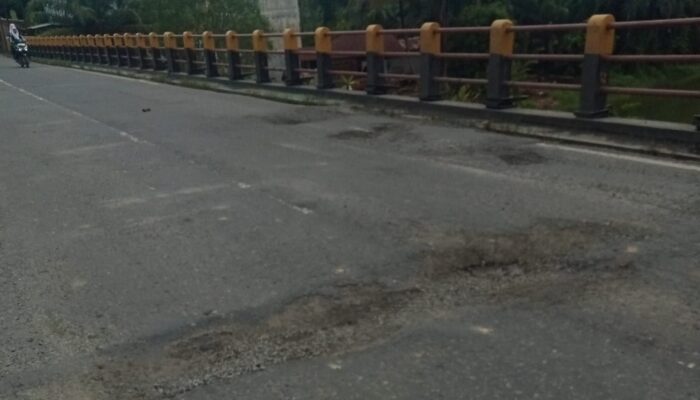 Lubang Di Jembatan Besitang Ancam Keselamatan Pengendara