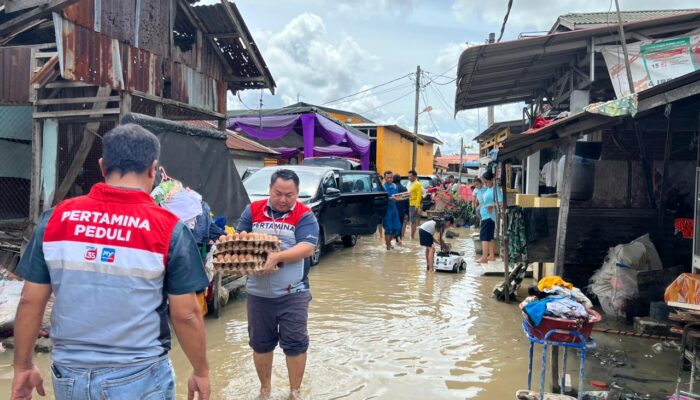 Salurkan Ratusan Paket Sembako, Pertamina Peduli Sigap Ringankan Beban Korban Banjir Di Medan