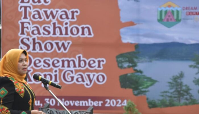 Pj Ketua Dekranasda Apresiasi Integrasi Kegiatan Di Lut Tawar Fashion Show