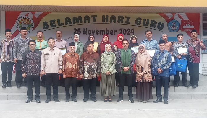 Peringatan HGN Ke-79, Yaspendhar Beri Penghargaan Guru Berprestasi Dan Hadiah Kejutan