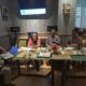 JUNIATY Aritonang (empat kanan) dari Bantuan Hukum dan Advokasi Rakyat Sumatera Utara (BAKUMSU) berbicara kepada wartawan di Medan, Jumat (22/11) dalam acara bertemakan ‘Integrasi Inklusivitas Berbasis HAM dan Lingkungan Dalam Kepemimpinan Di Sumatera Utara. Waspada/Partono Budy