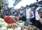 Gandeng Istri, Bobby Nasution Tinjau Dan Berbelanja Di Pasar Gunungsitoli