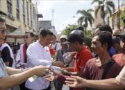 Kelompok Kita Sahabat Hasyim Dan Lima Elemen Bersama Prof Ridha Bagikan Nasi Di Jumat Berkah