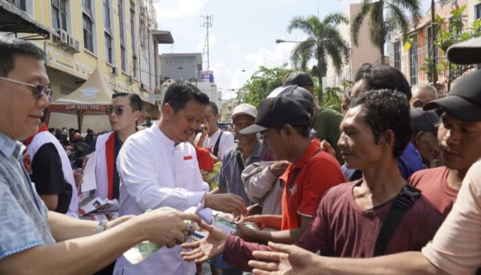 Kelompok Kita Sahabat Hasyim Dan Lima Elemen Bersama Prof Ridha Bagikan Nasi Di Jumat Berkah