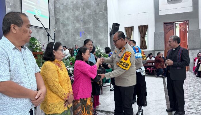 Kegiatan Minggu Kasih, Kapolrestabes Medan Salurkan Bantuan Sembako Dari Kapolda Sumut