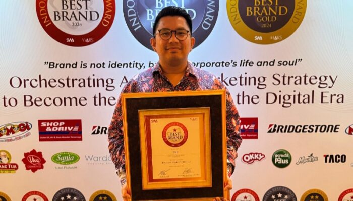 JNE Raih Indonesia Best Brand Award 2024 Kategori Jasa Pengiriman