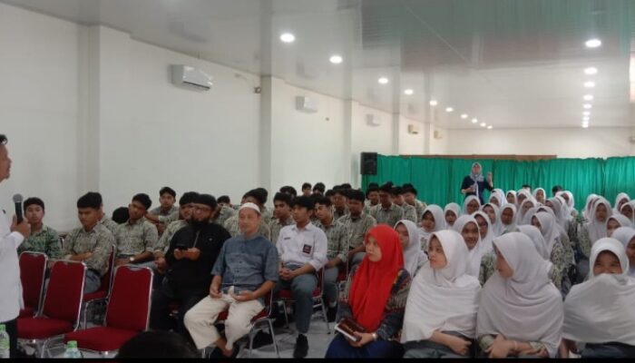 Ridha Motivasi Siswa SMA Harapan 3, Bicara Gadget Sehat