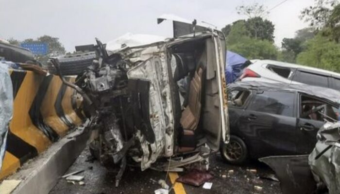 21 Kendaraan Terlibat Kecelakaan Beruntun Di Tol Cipularang KM 92, 1 Tewas