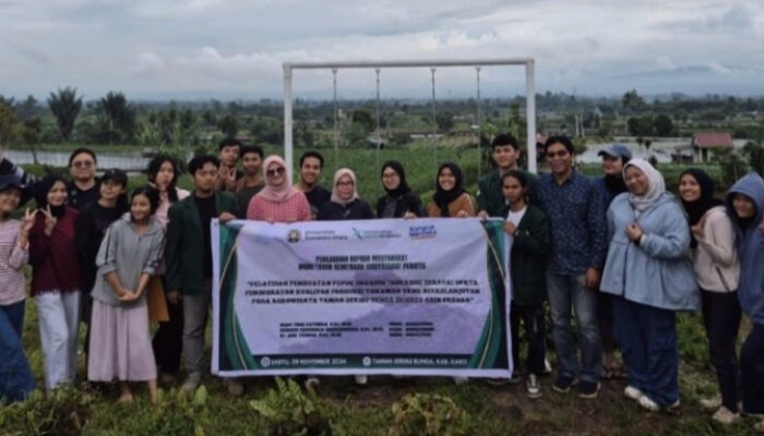 Tim Pengabdian Kepada Masyarakat FP-USU Latih Peternak Buat Pupuk Bokashi