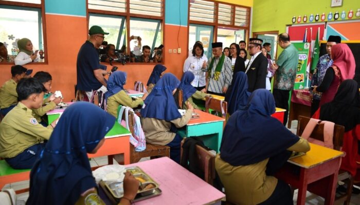 Tak Hanya Tingkatkan Asupan Gizi, Makan Gratis di Sekolah juga Perkuat Karakter Siswa