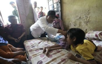 Temui Keluarga Disabilitas Putus PKH, Mensos Minta Aparatnya Introspeksi Diri
