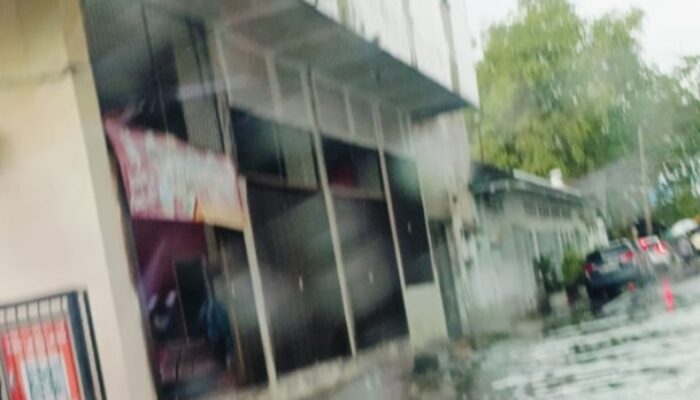 Hujan Sebentar Jalanan Di Medan Banjir