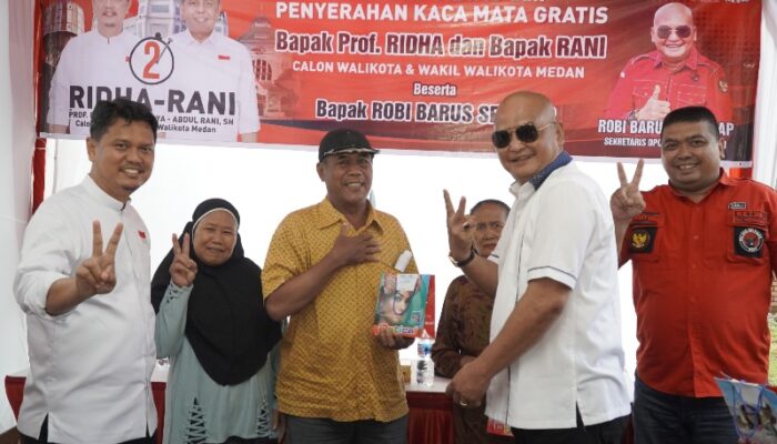 Hadiri Acara Berobat Gratis dan Penyerahan Kaca Mata Baca, Prof Ridha : Saatnya Tentukan Pemimpin Yang Tepat