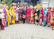 Hari Guru Di Al Hidayah, Guru-Guru Kenakan Pakaian Adat