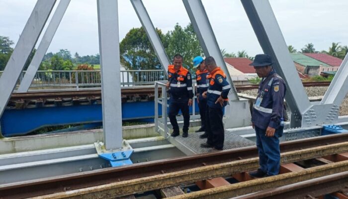 KAI Sumut Ganti Bantalan Kayu Dengan Sintetis