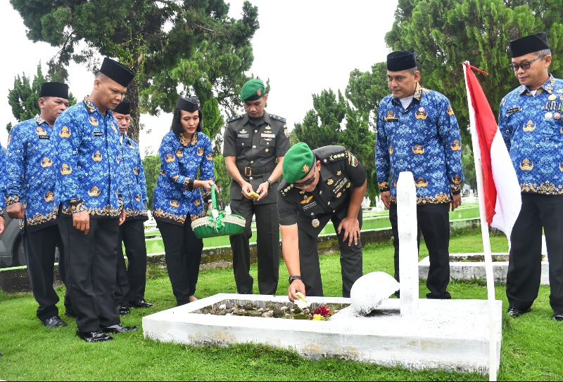 Peringati HUT Ke-53, Korpri Unit TNI Wilayah Medan Laksanakan Ziarah