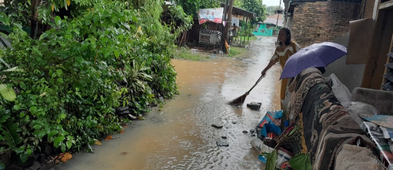 Luapan Air Sungai Denai Genangi Lingkungan Penguin Perumnas Mandala