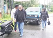 Aulia Rachman Dan Istri Kompak Ke TPS Kenakan Kemeja Hitam