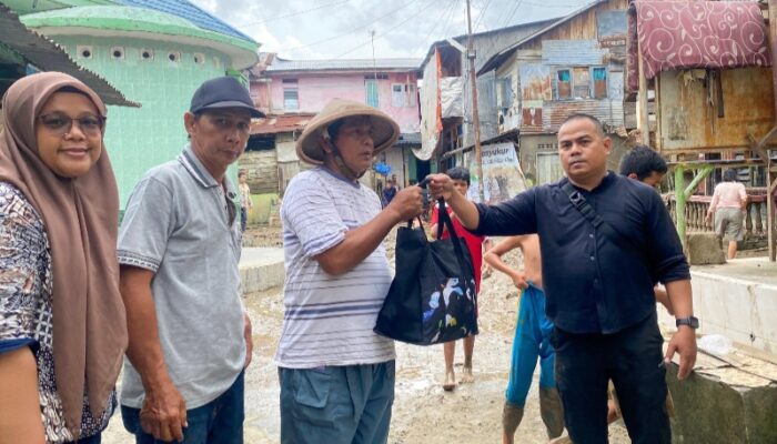 Forwakes Sumut Salurkan Sedekah Jumat Ke Korban Banjir Aur