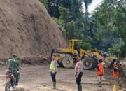 Material Longsor Masih Tutupi Badan Jalan Sembahe – Sibolangit