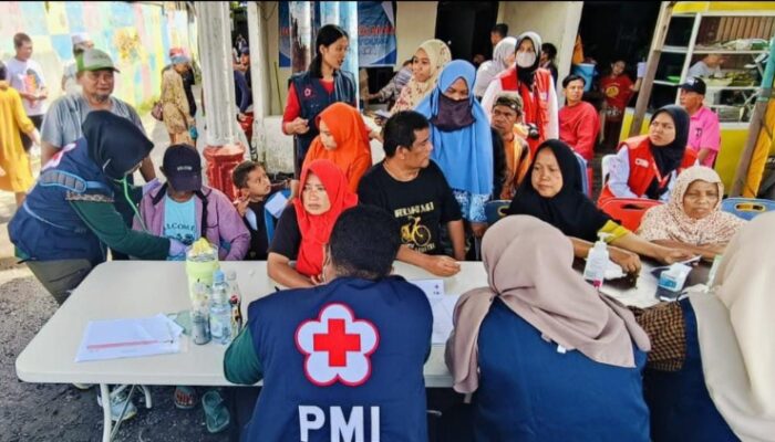 PMI Sumut Beri Pelayanan Kesehatan Gratis Bagi Masyarakat Terdampak Banjir Di Medan Labuhan
