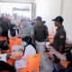 Cawabup Pidie nomor urut 02 Alzaizi memberikan motivasi kepada para pendonor darah yg dilaksanakan Relawan Komando Singa Mutiara, Kamis (7/11).Waspada/Muhammad Riza