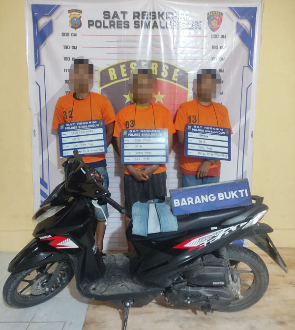 Ketiga pelaku saat diamankan di Pllres Simalungun.(Waspada/ist)
