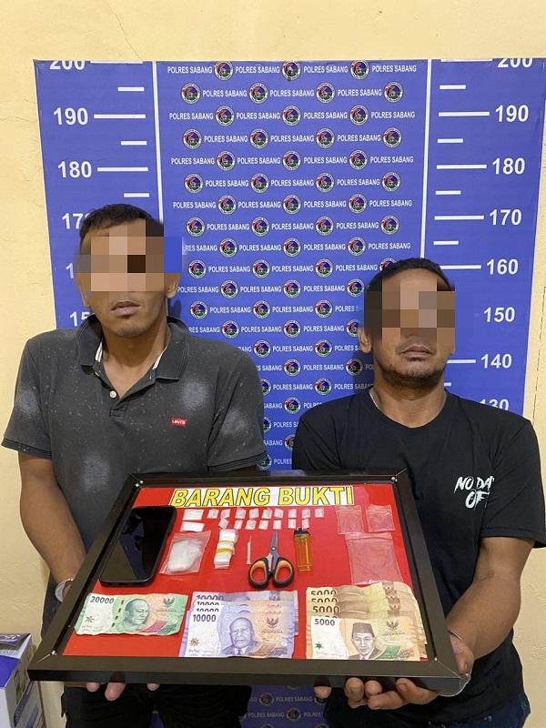 Dalam gambar pelaku tindak pidana narkotika usai diperiksa penyidik Polres Sabang. (Waspada/ist)