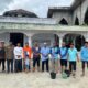 Brigade Masjid DPD BKPRMI Aceh Timur bersama pengurus DPK BKPRMI Aceh Timur melaksanakan Bersih-Bersih Masjid di Masjid Manzulurrahman Jeungki, Peureulak Timur, Aceh Timur, Jumat (8/11). Waspada/Muhammad Ishak