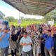 Calon Bupati Langkat Syah Afandin bersama warga Stabat, Jumat (8/11). Waspada/Ist