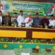 DUNGGAR Angkat menggunakan serban melakukan tabayyun di hadapan Pengurus MUI dan Kakan Kemenag serta Ormas Islam Kab Dairi, di Aula Kantor Kemenag Dairi. Waspada/Kartolo Munte