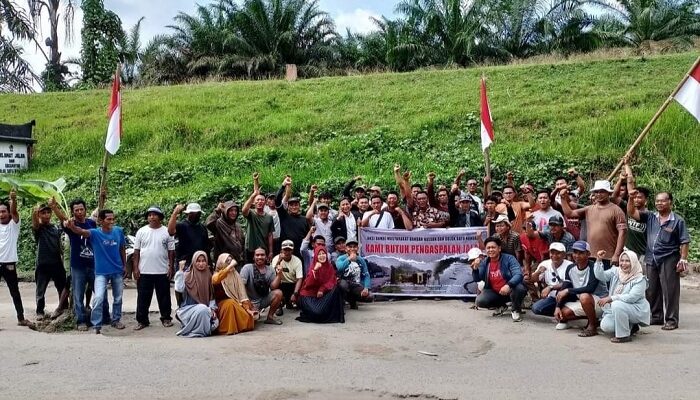 Protes Kerusakan Jalan, Ratusan Warga Bandar Huluan Dan Dobana Turun Ke jalan