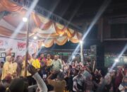 Paslon SAH saat kampanye terbuka di Desa Lawe Desky yang dihadiri ribuan massa Selasa (12/11) malam. Waspada/Seh Muhammad Amin