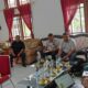 Dandim Simeulue melakukan musyawarah dengan tim Kementan di Aula Kodim sesaat tamu tiba di pulau itu Selasa (12/11). Waspada/Ist