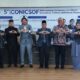Rektor UIN Syahada Padangsidimpuan, Dr.Muhammad Darwis Dasopang M.Ag (5 kanan) dan Dekan FEBI UIN Syahada Padangsidimpuan Prof. Darwis Harahap SH.I, M.Si (3 kiri) foto bersama dengan pakar ekonomi Islam dari 5 negera yang jadi pemateri di International Conference FEBI UIN Syahada Padangsidimpuan, Selasa (5/11).Waspada/Mohot Lubis.