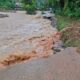 Banjir bandang hantam jembatan dan badan jalan hingga putus, transportasi lumpuh di Wisata Lawe Sikap Aceh Tenggara. Waspada/Seh Muhammad Amin