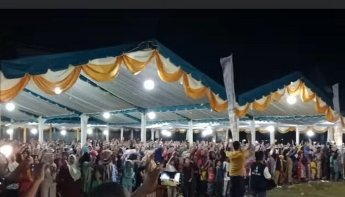 Paslon SAH Santuni Anak Yatim Saat Kampanye Terbuka Di Agara