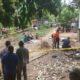 Personel Polres Aceh Tamiang saat melakukan olah TKP dugaan suami bakar istri di Kampung Purwodadi, Kecamatan Kejuruan Muda.(Waspada/ist)