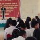 Komisioner KIP Kota Langsa, Rahmadhani, S.Sos saat melantik petugas KPPS Kecamatan Langsa Lama di Aula IAIN Langsa, Kamis (7/11). Waspada/dede